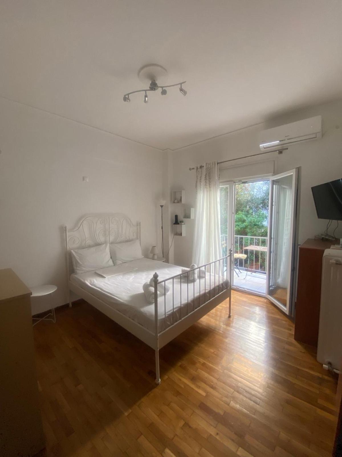 Modern, Ideally Located Studio Apartment Atenas Exterior foto